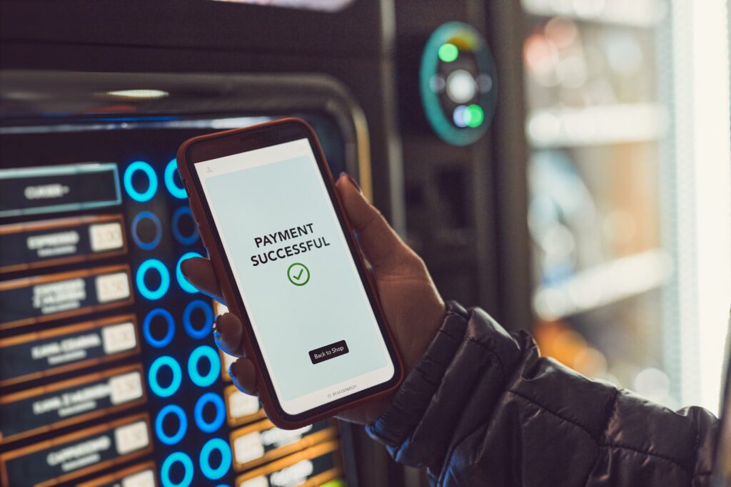 The Advantages of Loyalty Programs in Closed-Loop Environments
